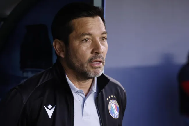 Pancho Arrué enfrentará por primera vez a Colo Colo como entrenador. (Foto: Felipe Zanca/Photosport)