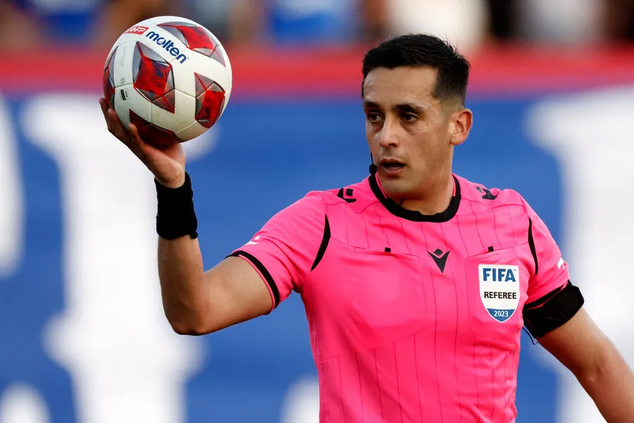 El juez de la brega se llenó de criticas | Foto: Photosport