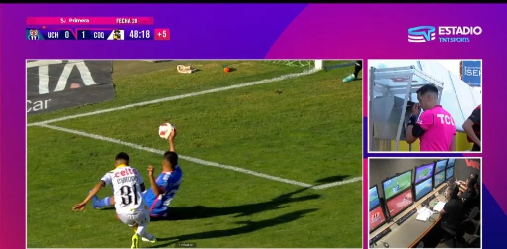 Además de la roja a Zaldivia, Manuel Vergara cobró este penal por mano de Emmanuel Ojeda.