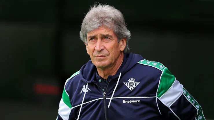 El chileno suena como opción para asumir en la selección. Pero en el Real Betis no quieren perderlo a mitad de temporada.