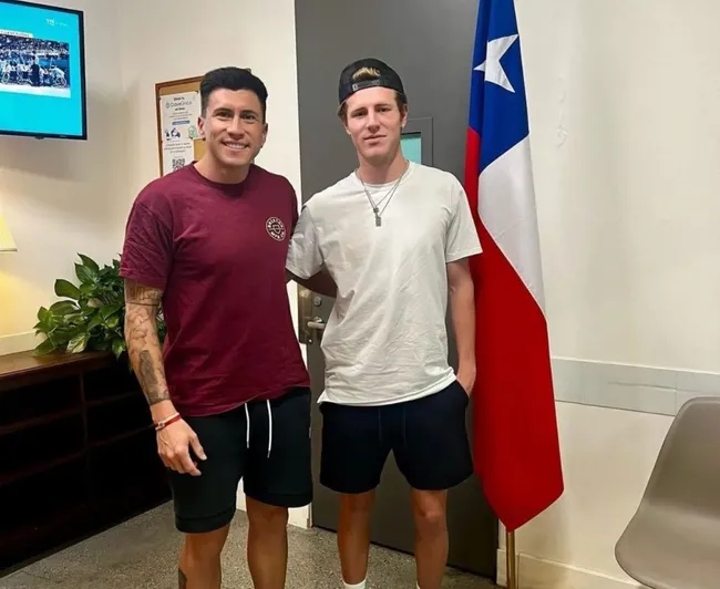 Bode Hidalgo -der- inició los trámites de nacionalización para jugar con La Roja (Instagram)