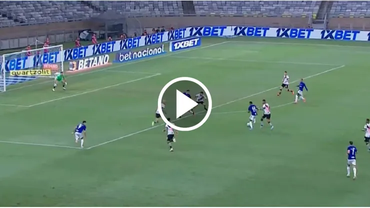 El central chileno no pudo evitar el primer gol de Cruzeiro y un mal despeje provocó el descuento del rival