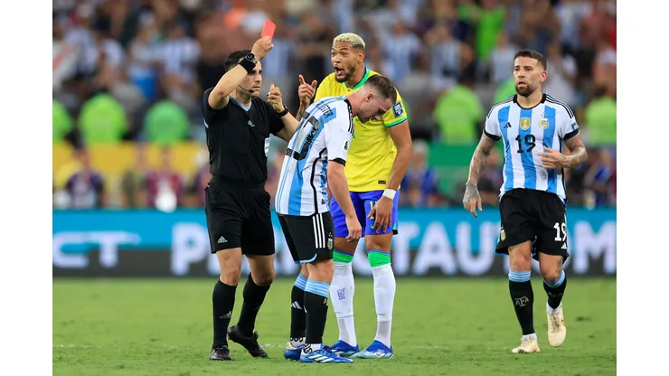 El árbitro chileno recibió elogios por su cometido en el estadio Maracaná