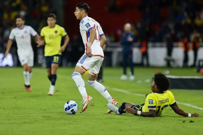Johnny Herrera destaca a Darío Osorio (Foto: Getty)
