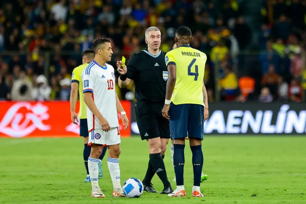 El brasileño Anderson Daronco fue el árbitro del partido entre Ecuador y Chile. (Foto: Getty)