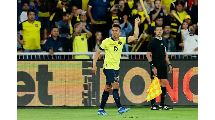 Ángel Mena abrió la cuenta para Ecuador sobre Chile. (Foto: Getty)