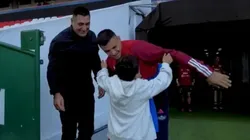Tapia estuvo junto a sus hijos acompañando al plantel de La Roja en Ecuador.