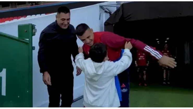 Tapia estuvo junto a sus hijos acompañando al plantel de La Roja en Ecuador.