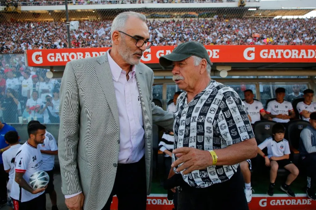 Ricardo Dabrowski junto a Carlos Caszely en su última visita al Estadio Monumental, en la despedida de Matías Fernández. (Foto: Photosport)