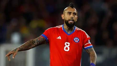 Vidal sorprende y se mete en la elección del próximo DT de La Roja.