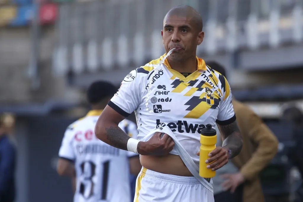 Dylan Glaby es el apuntado por Alejandro Lorca.