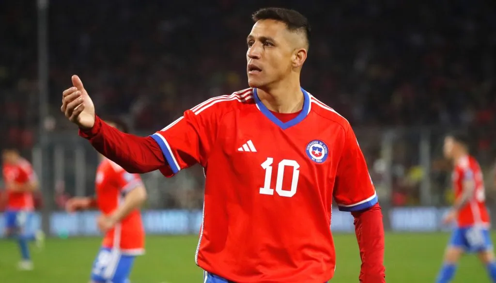 Alexis Sánchez tiene que tomar la jineta en La Roja y alentar a los más jóvenes (Photosport)