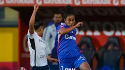 Colo Colo recibe a Universidad de Chile en el Estadio Monumental.