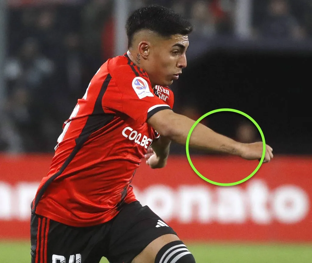 El tatuaje de Jordhy Thompson que tenía el nombre de su polola Camila Sepúlveda.