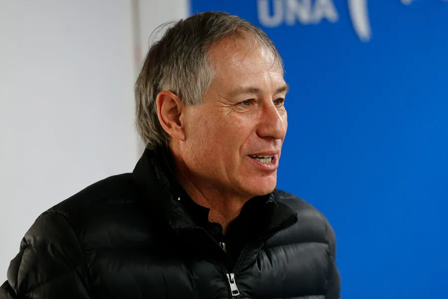 Holan sería uno de los candidatos para La Roja | Foto: Photosport