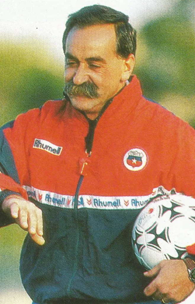 Azkargorta dirigió el primer partido, de ahí en más, Nelson Acosta tomó el mando de La Roja (Archivo)