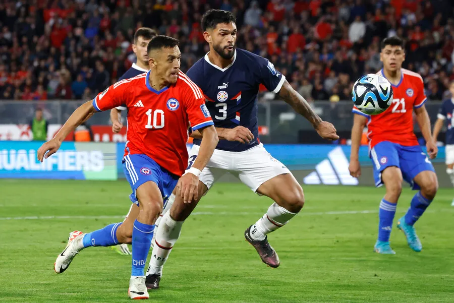 Alexis se llevó los aplausos de Pellicer. Foto: Photosport