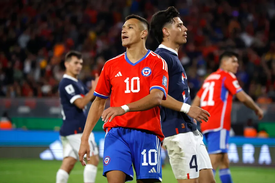 El ‘Bichi’ no quedó conforme con el rendimiento de Sánchez como creador | Foto: Photosport