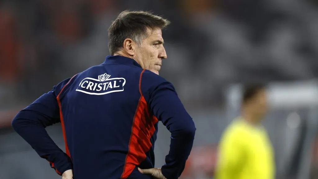 Eduardo Berizzo no seguirá al mando de La Roja y Tito Awad no lo aguantó más (Photosport)