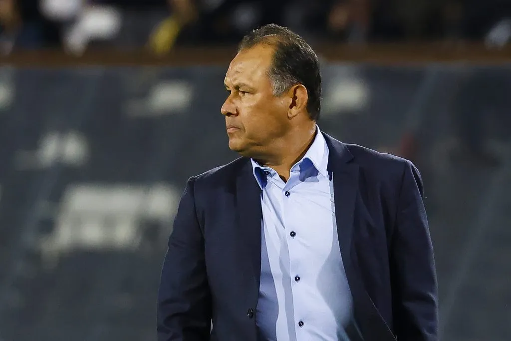 Juan Reynoso quedó colgando de un hilo luego de la derrota de Perú ante Bolivia (Photosport)