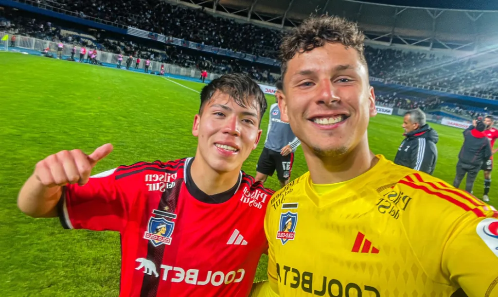 Hernández y Ballesteros se ganaron los aplausos de los hinchas albos | FOTO: Colo Colo