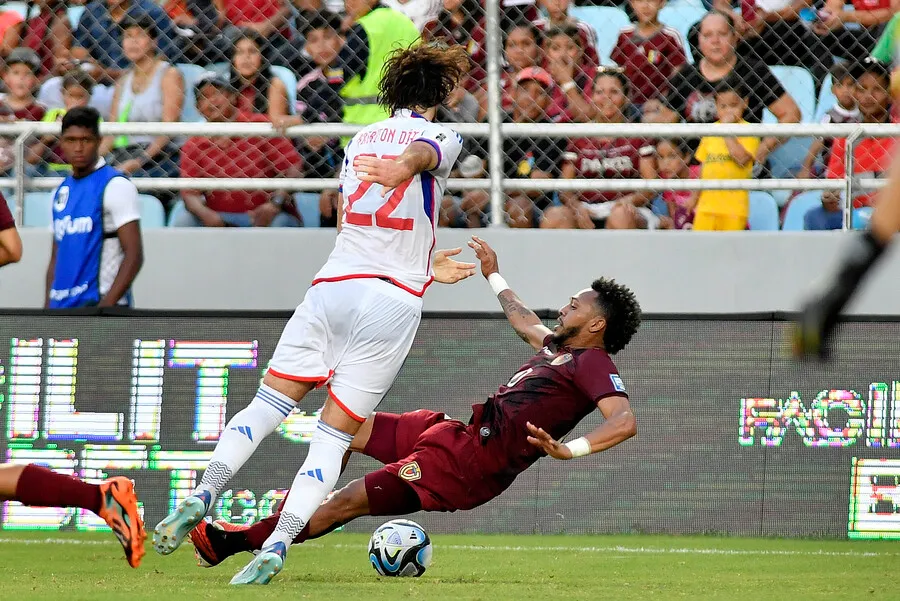 Brereton hace rato no marca en La Roja. | Foto: Photosport