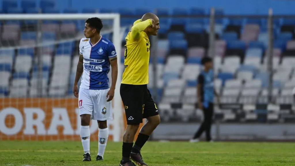 Chupete Suazo seguirá gritando goles en la Primera B en 2024 (Photosport)