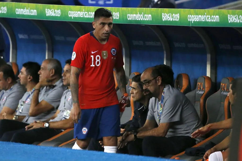 Jara sigue siendo recordado por  el ‘dedo’ contra Edinson Cavani | Foto: Photosport