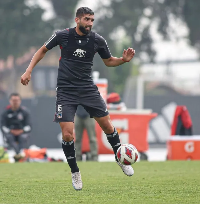 Emiliano Amor vuelve a las canchas luego de una larga recuperación por la reconstrucción en su tobillo izquierdo. (Foto: Colo Colo)
