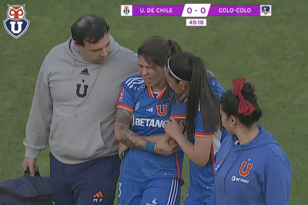 Carla Guerrero salió lesionado y quedó en duda para la vuelta (Pantallazo Bolavip Chile)