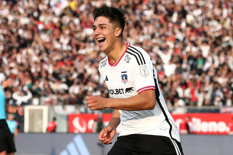 Pizarro anotó en el triunfo de Colo Colo | Foto: Photosport