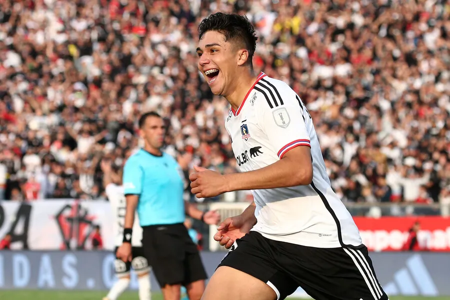 Pizarro anotó un nuevo gol para Colo Colo. | Foto: Photosport