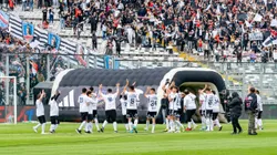Los albos tuvieron grandes visitas en la victoria ante Unión La Calera. (Foto: Guillermo Salazar)