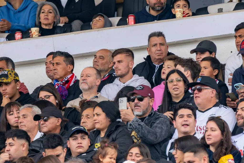 Diego Rubio llegó con su padre Hugo Rubio a ver el triunfo de Colo Colo sobre Unión La Calera. (Foto: Guillermo Salazar)