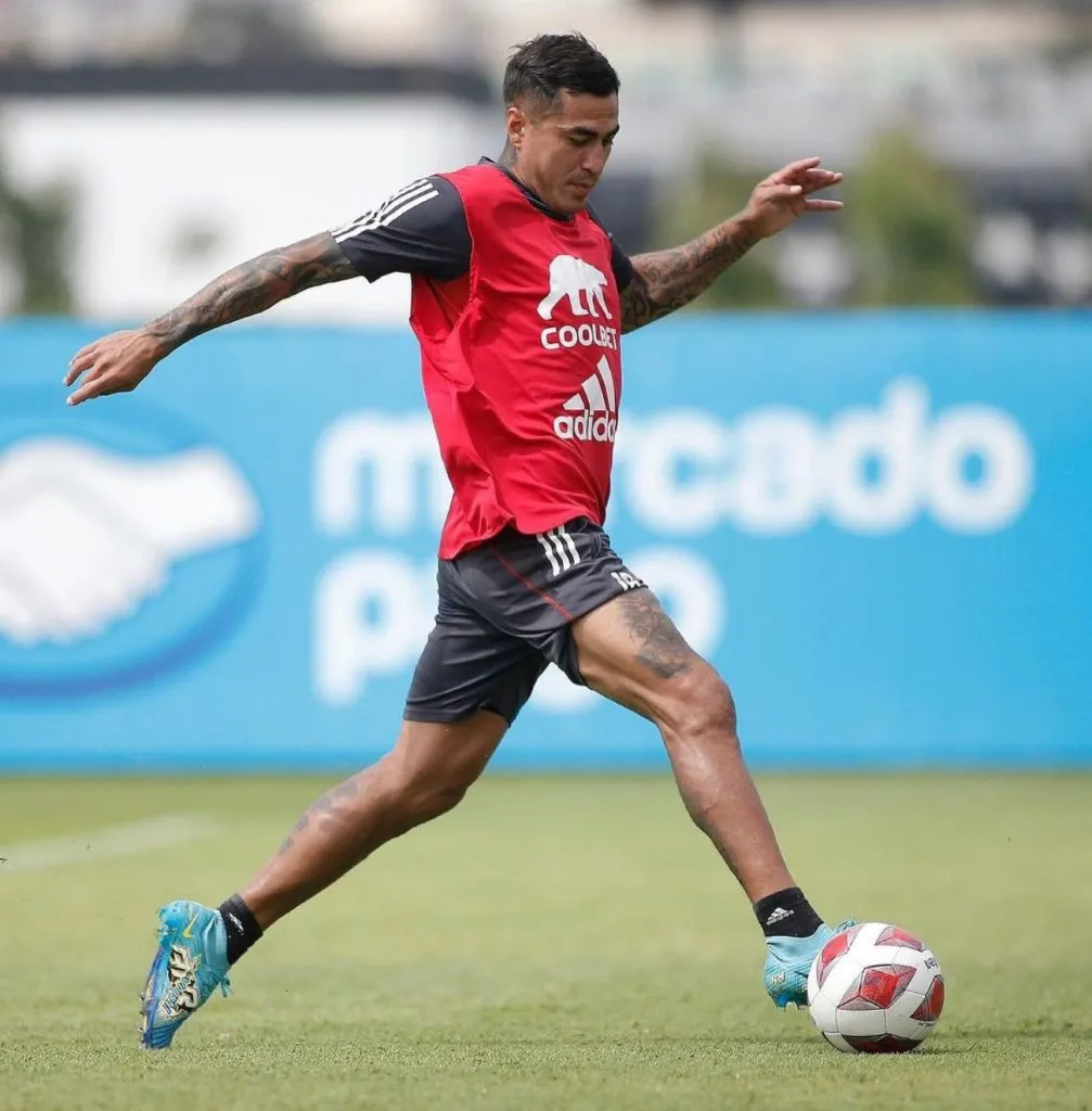 Darío Lezcano sigue sin poder revertir su divorcio con el DT Gustavo Quinteros en Colo Colo. (Foto: Colo Colo)