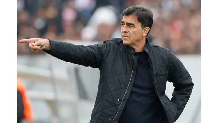 Revelaron el gran deseo de Gustavo Quinteros que complica a Colo Colo.