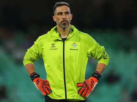 “Debe cuidarse”: Julio Rodríguez alerta por nueva lesión de Claudio Bravo en el Real Betis