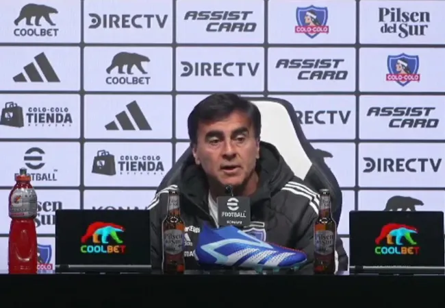 Gustavo Quinteros en la conferencia de prensa previo al partido de Colo Colo vs Unión La Calera.