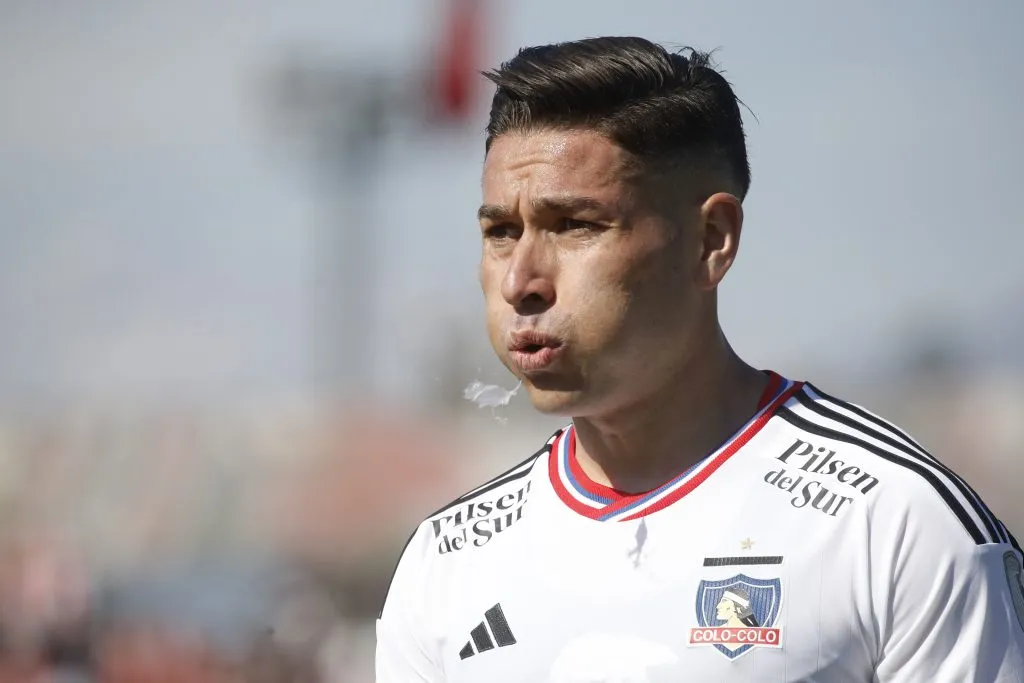 Futbol, Palestino vs Colo Colo.
Fecha 26, campeonato Nacional 2023.
El jugador de Colo Colo Oscar Opazo es fotografiado durante el partido de primera division contra Palestino disputado en el estadio Municipal La Cisterna en Santiago, Chile.
08/10/2023
Jonnathan Oyarzun/Photosport

Football, Palestino vs Colo Colo.
2th turn, 2023 National Championship.
Colo Colo’s player Oscar Opazo is pictured during the first division match against Palestino at the Municipal La Cisterna in Santiago, Chile.
08/10/2023
Jonnathan Oyarzun/Photosport