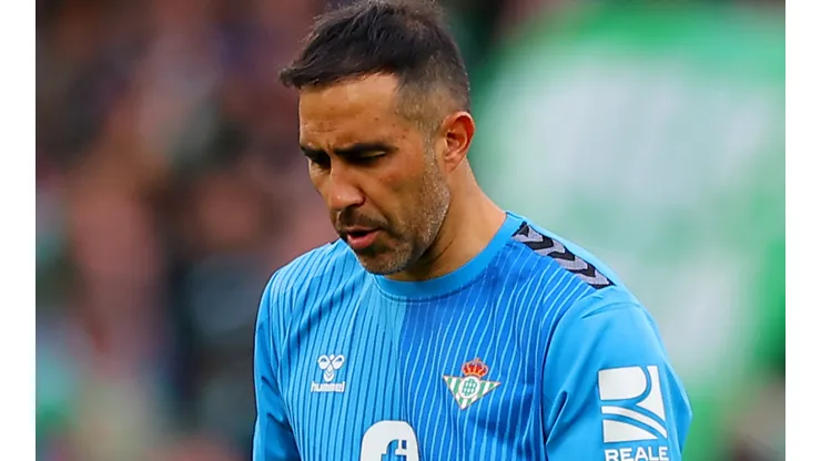 Claudio Bravo se podría perder el clásico (Foto: Getty)