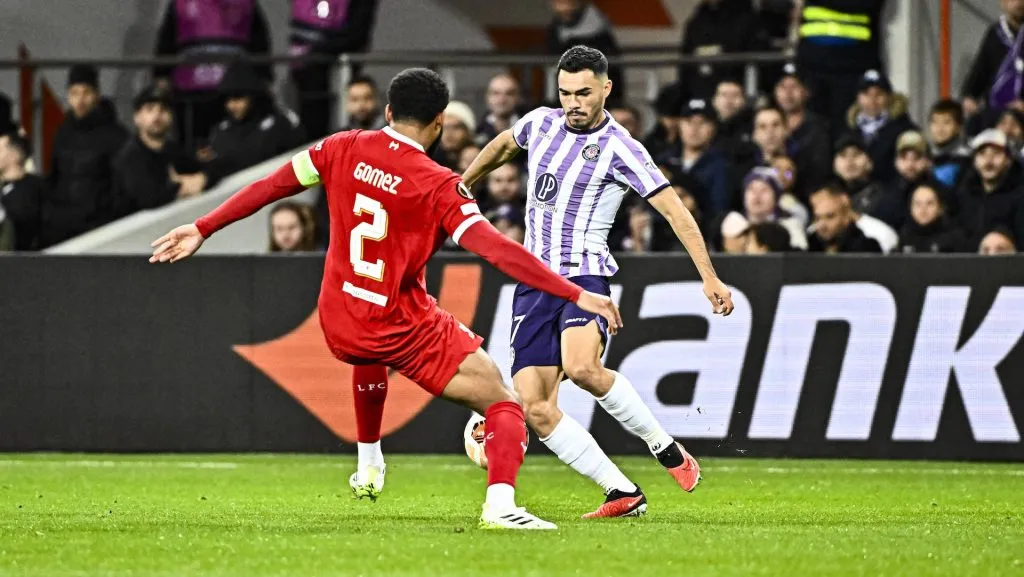 Gabriel Suazo -derecha- es el llamado a ser la figura de La Roja para Toño Prieto ante Paraguay (Imago)