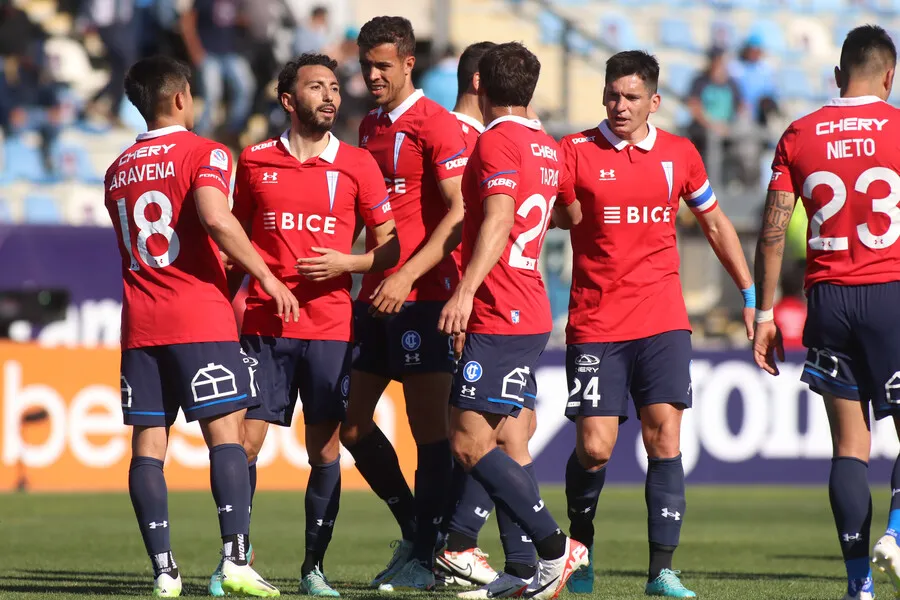 La UC llega mejor que la U, según Olarra. | Foto: Photosport