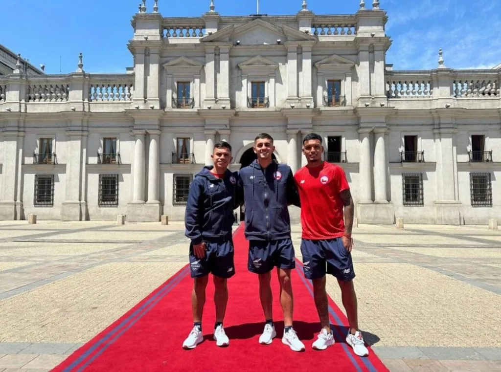 Bruno Gutiérrez junto a Vicente Pizarro y Daniel Gutiérrez en el recibimiento al Team Chile en La Moneda. (Foto: Instagram)