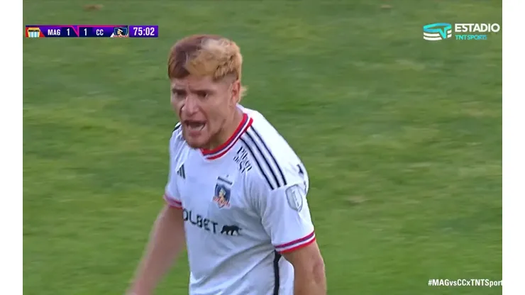 Leonardo Gil se molestó por su salida en Colo Colo en el encuentro ante Magallanes (Foto: TNT Sports)
