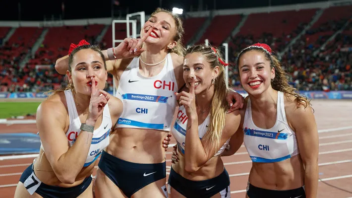 Jiménez junto a sus compañeros haciendo el gesto de “silencio” | FOTO: Photosport