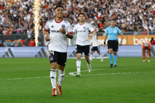 Jordhy Thompson alcanzó a convertir seis goles y dar dos asistencias, esto en 27 partidos disputados con Colo Colo durante la temporada 2023. (Foto: Marcelo Hernández/Photosport)