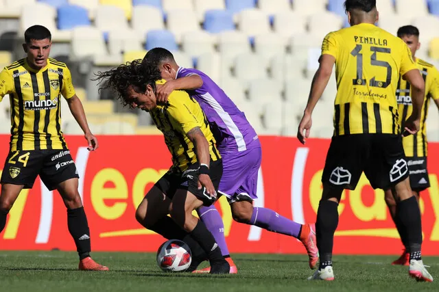 Fernández Vial se juega su carta. El cuadro aurinegro terminó en tercer lugar en la tabla de posiciones (Photosport)