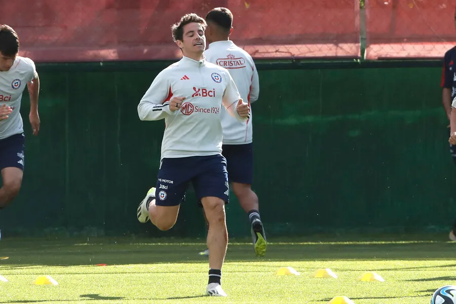 Ex DT de La Roja se la juega por Montes. | Foto: Photosport