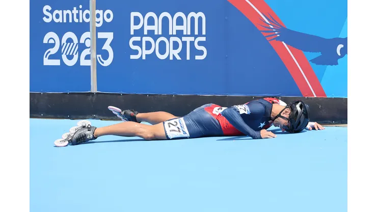 Emanuelle Silva sufrió una dura caída en la final de los 500 metros en el patinaje en velocidad. (Foto de Alejandro Pagni/Santiago 2023 vía Photosport)