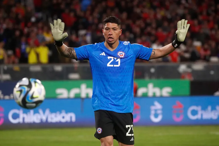 Cortés eligió patear segundo y Chile se quedó sin pan ni pedazo. | Foto: Photosport